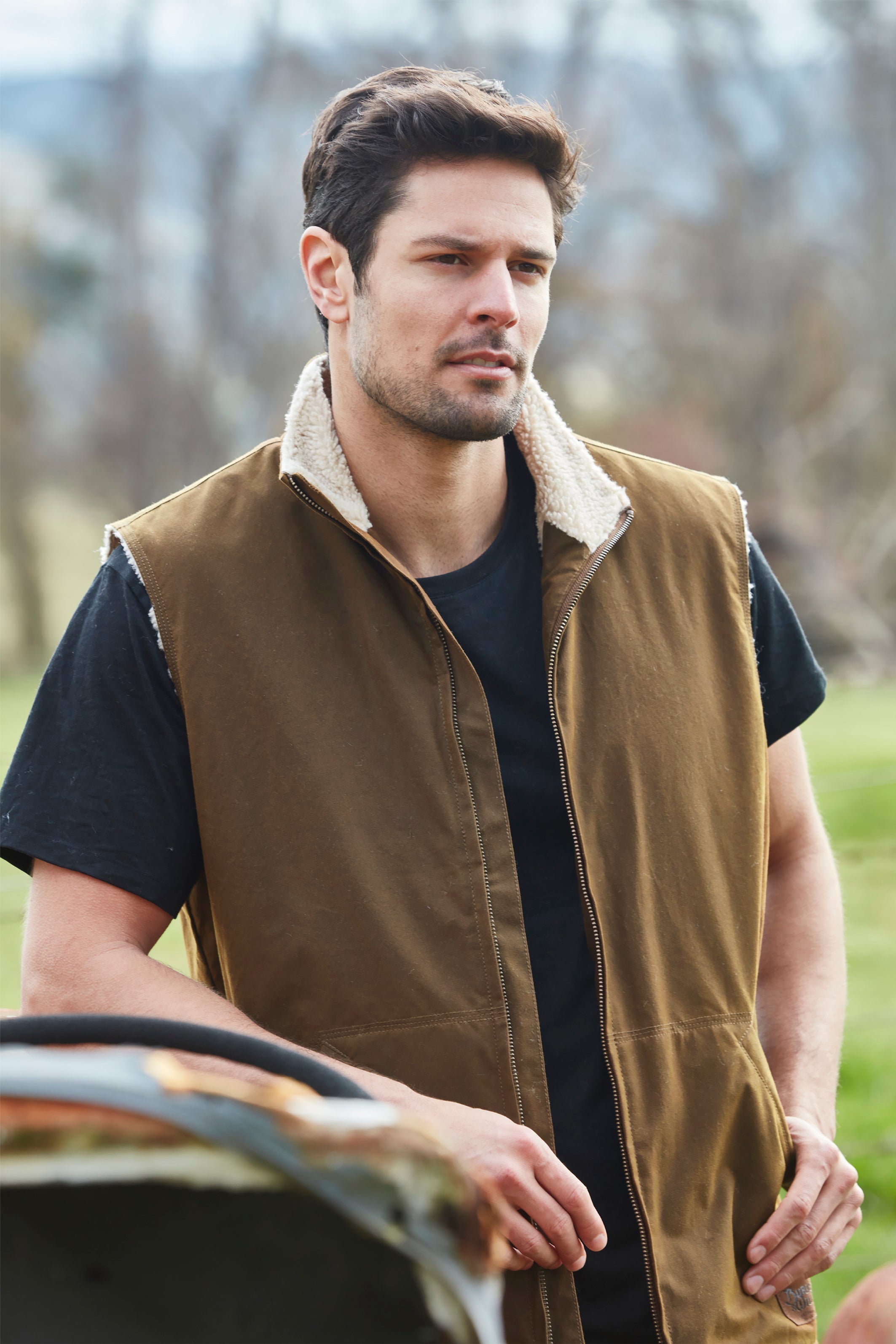 BURKE AND WILLS VEST KINGS