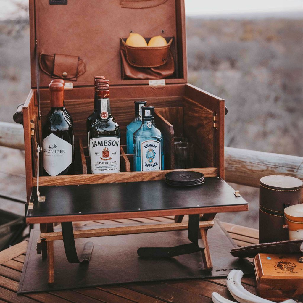 RUARK® FIELD BAR WITH STAND