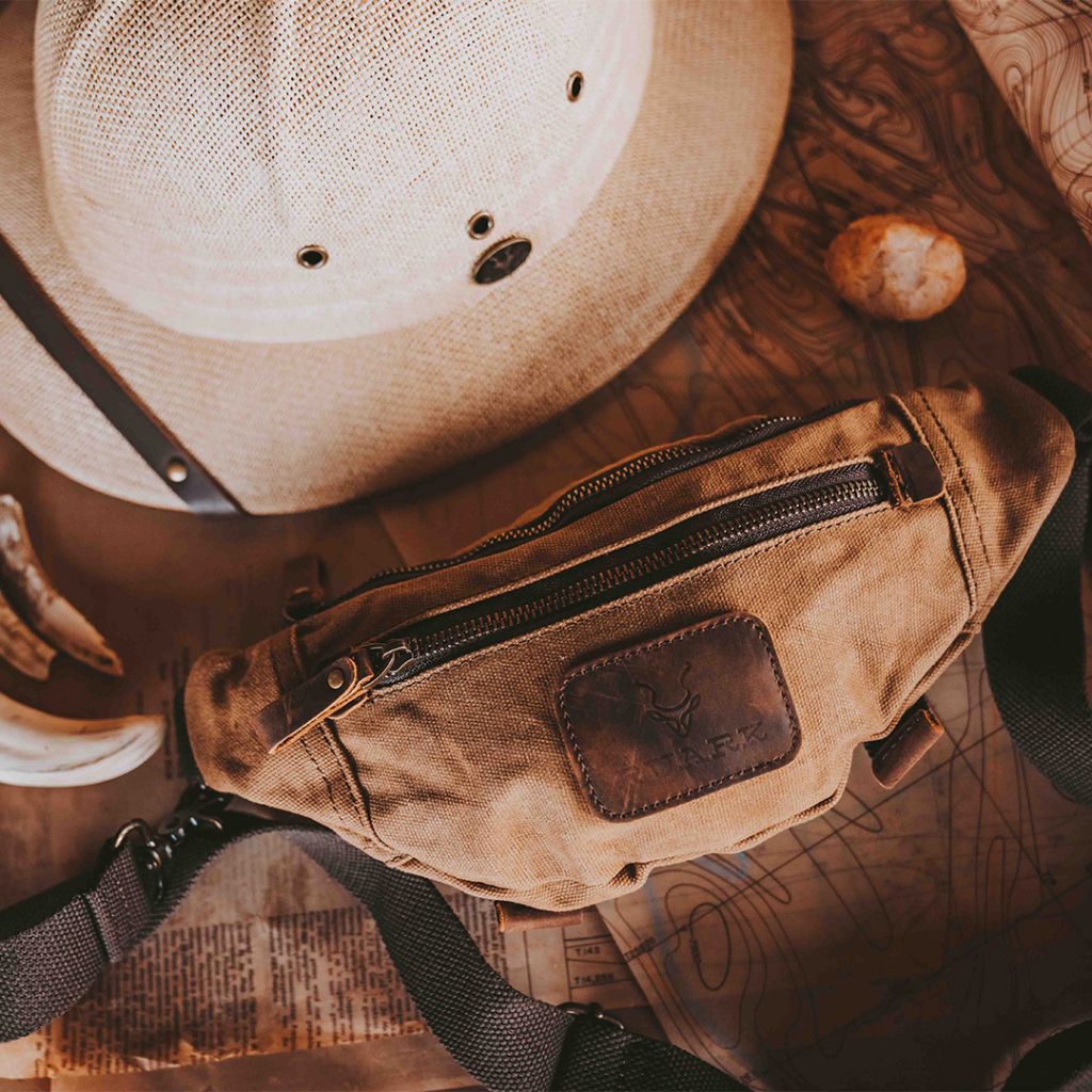 RUARK® ARUSHA WAXED COTTON MOONBAG KHAKI